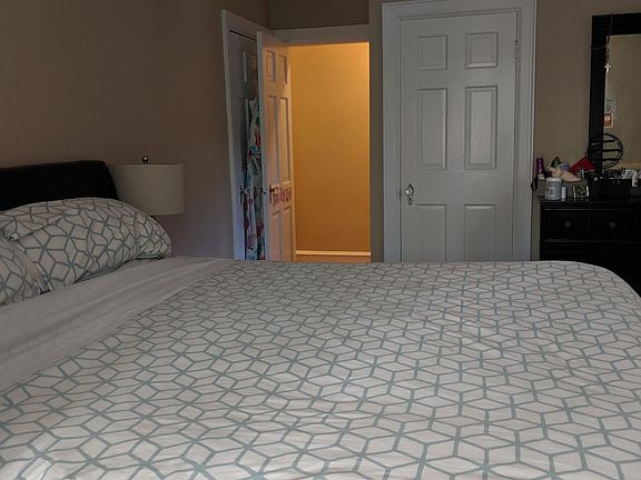 5th image of 17 Monmouth Ct #101