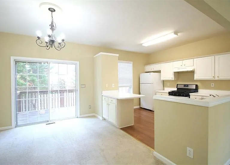 3915 Howell Park Rd — Photo 11
