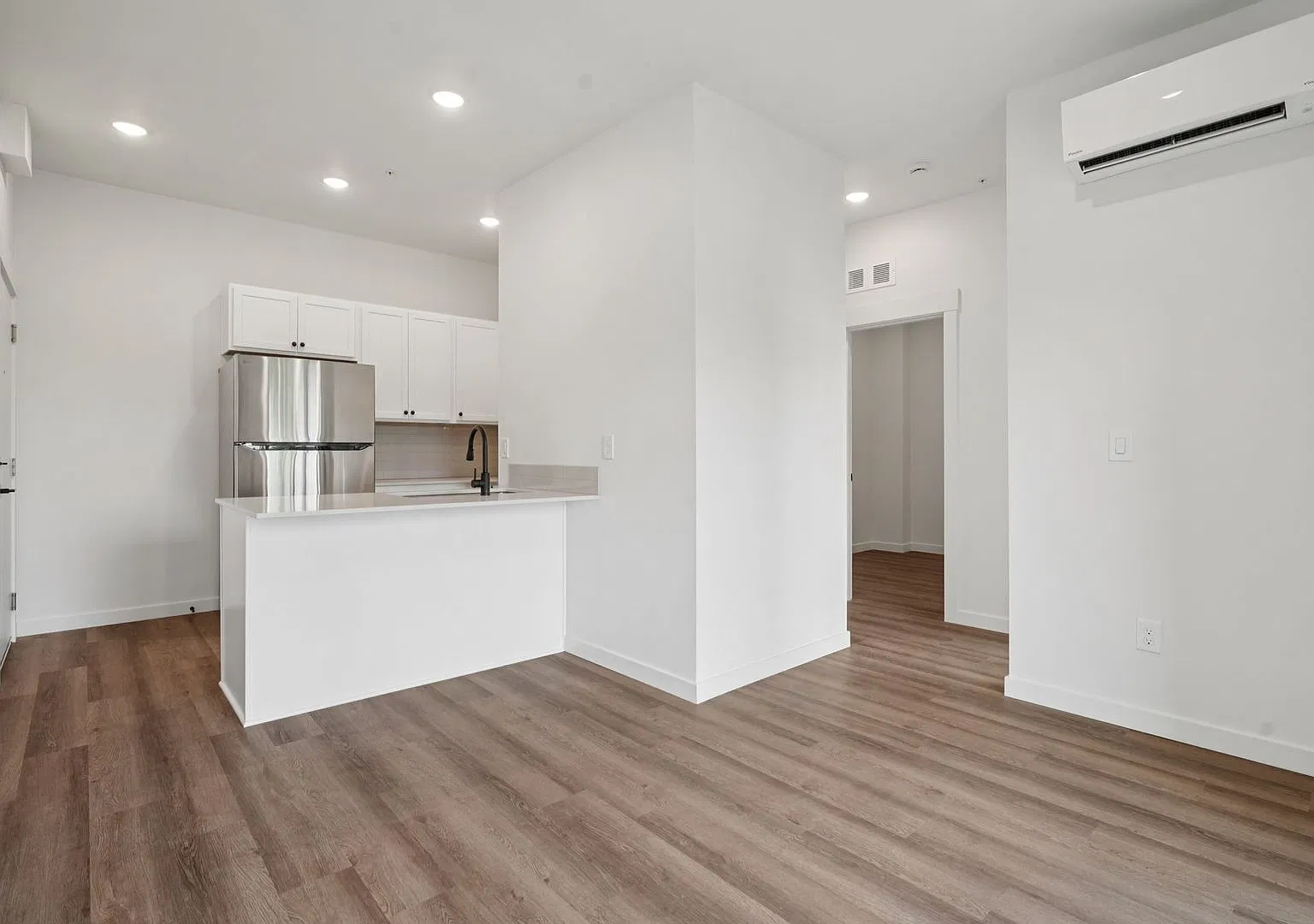 River Park Apartments — Photo 1