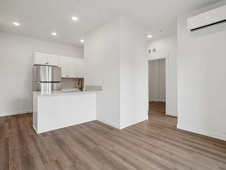 River Park Apartments — Photo 9