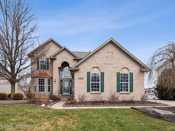 27737 Starling Ln, Flat Rock, MI 48134