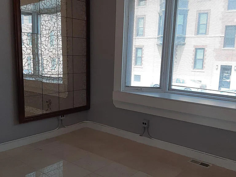 2817 W Augusta Blvd #1E — Photo 5