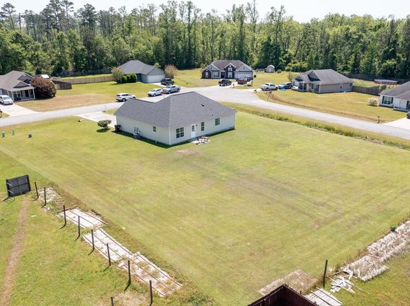 33 Palmetto Pines Cir, Ray City, GA 31645