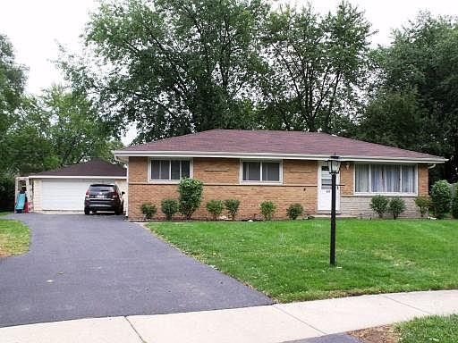 1st image of 927 E Lilly Ct