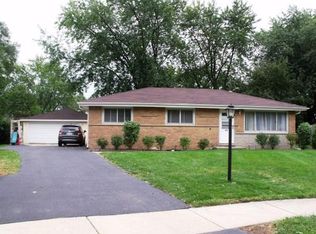 927 E Lilly Ct, Palatine, IL 60074