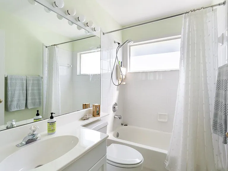 Seashore Cir — Photo 24