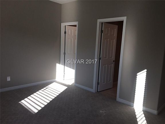 4th image of 988 Fairway Hills St