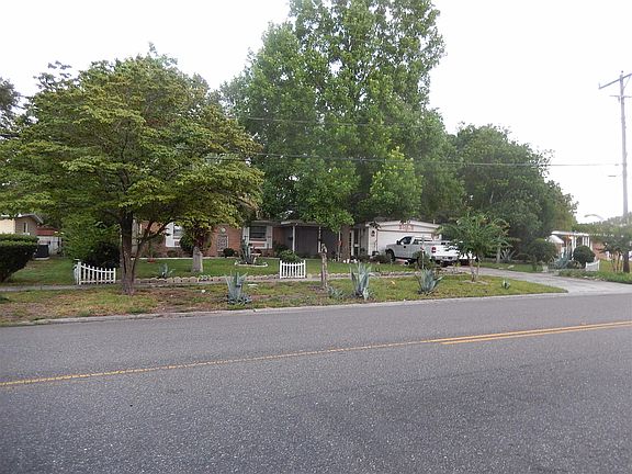 3rd image of 3863 Lane Ave S