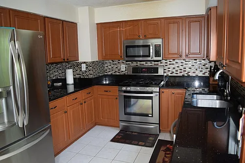 2 Halstead Pl Photo 1