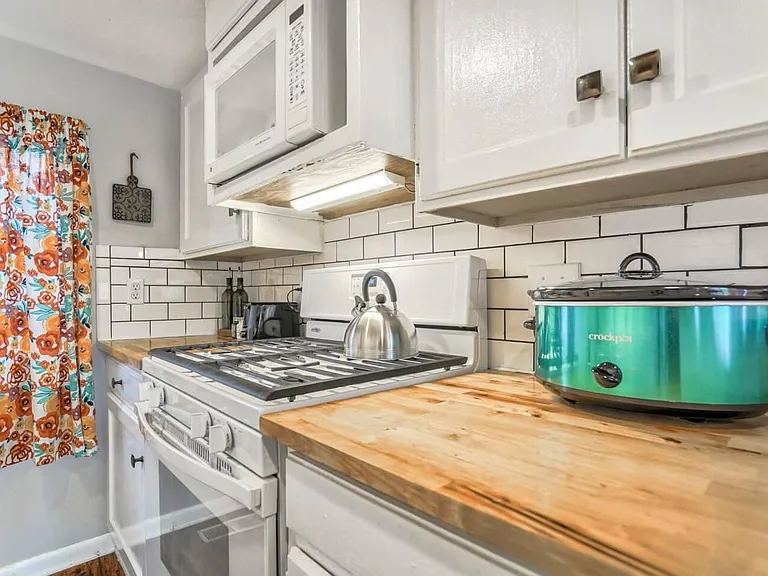 815 E Cache La Poudre St #A — Photo 29