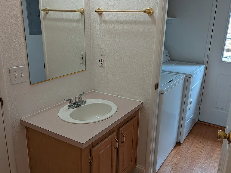 514 Holbrook St — Photo 14