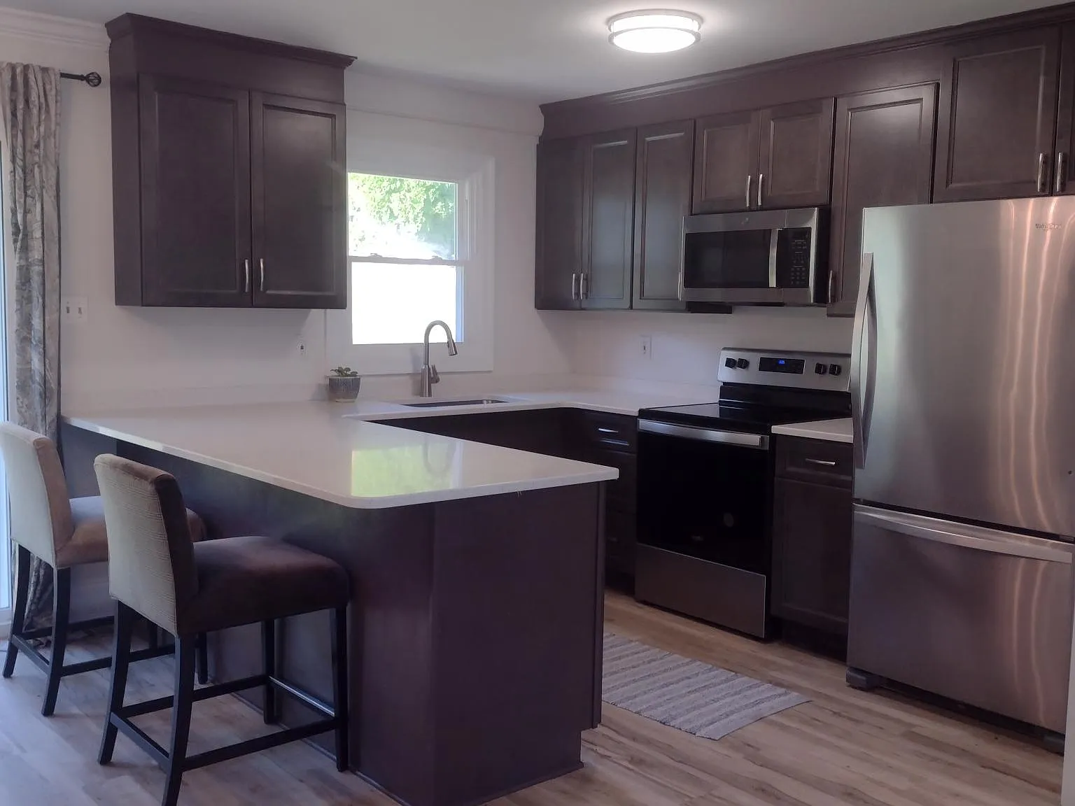 3 bed, 1916 sqft, $2,700 — Photo 2