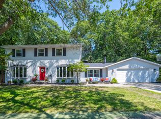 2240 Pleasant Hill Dr, Norton Shores, MI 49441