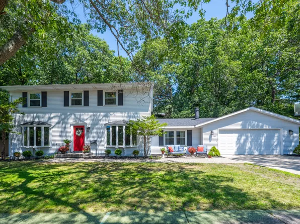 2240 Pleasant Hill Dr, Norton Shores, MI 49441