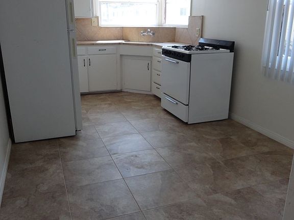 3rd image of 2030 Cable St