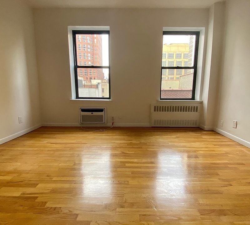 2nd image of 35 W 64th St #G6