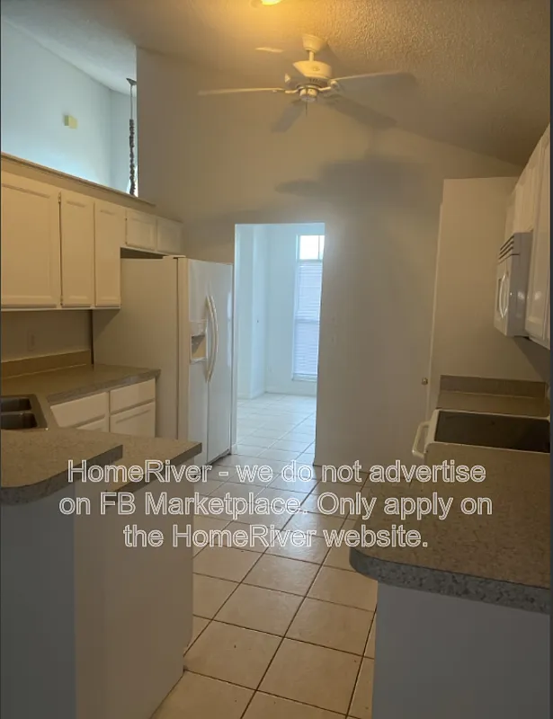 3 bed, 2.5 bath, 2113 sqft, $2,495 — Photo 3