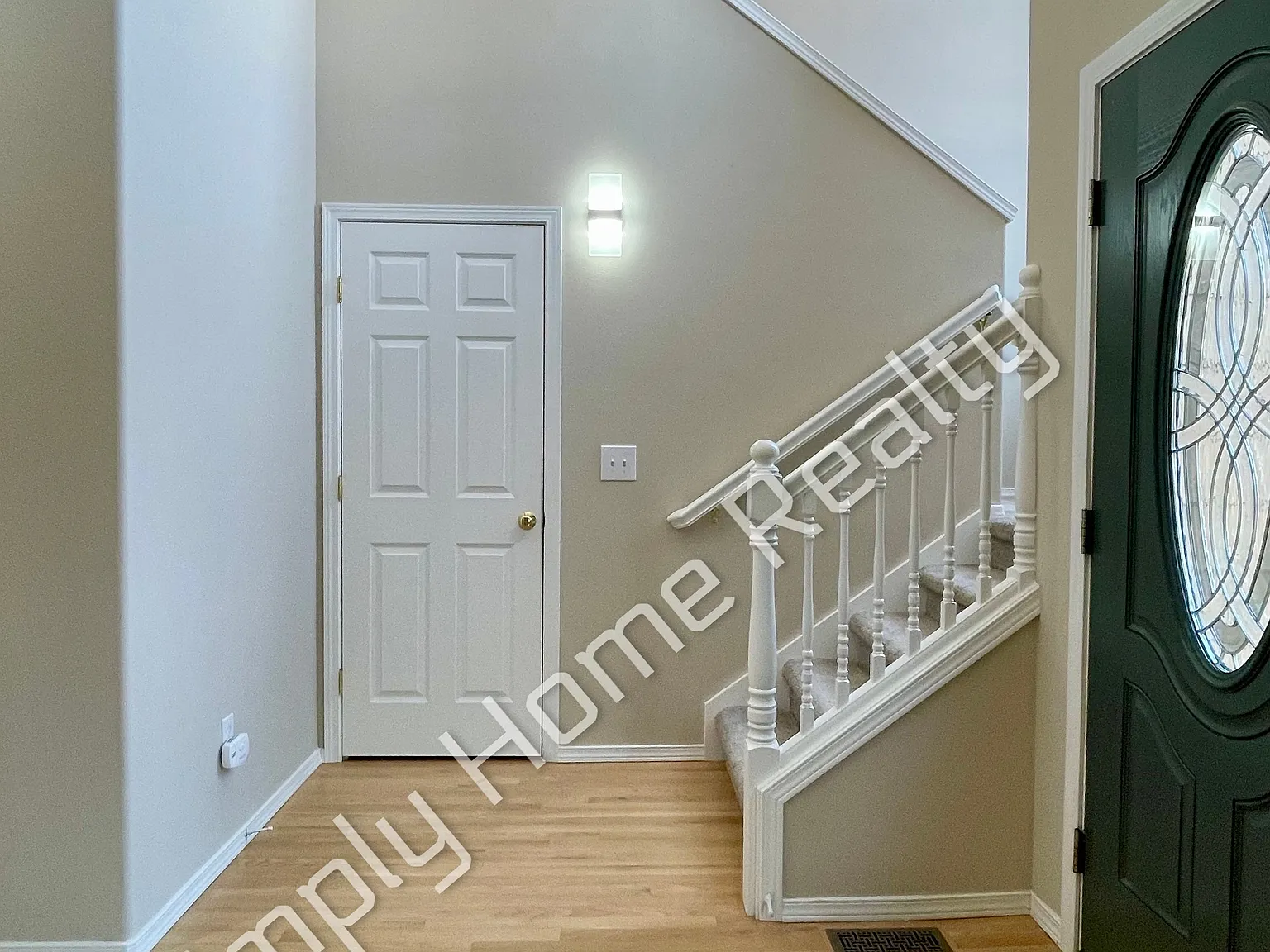 4 bed, 2.5 bath, 2728 sqft, $3,800 — Photo 2