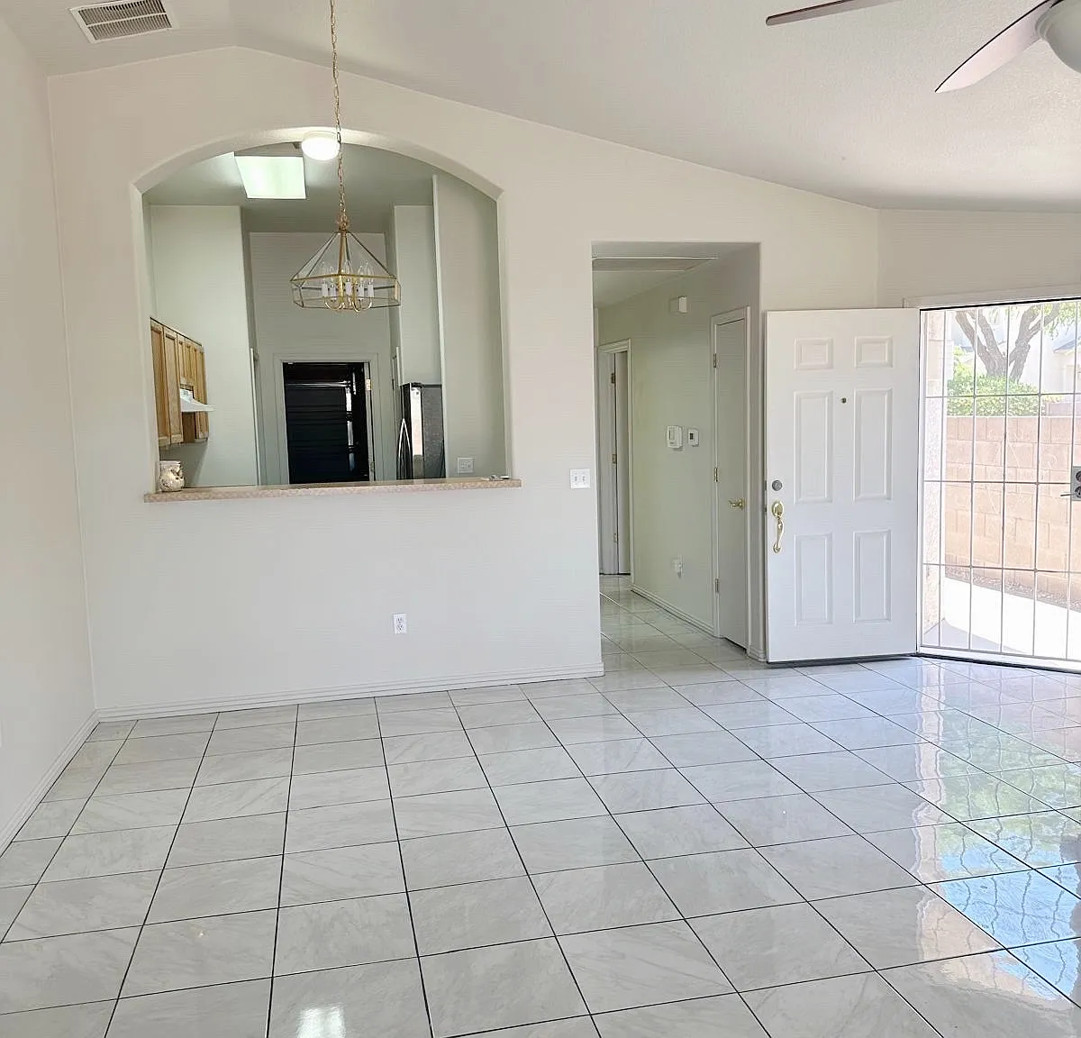 3 bed, 1145 sqft, $1,750 — Photo 3