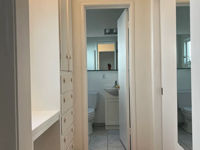 Dressing room to bathroom