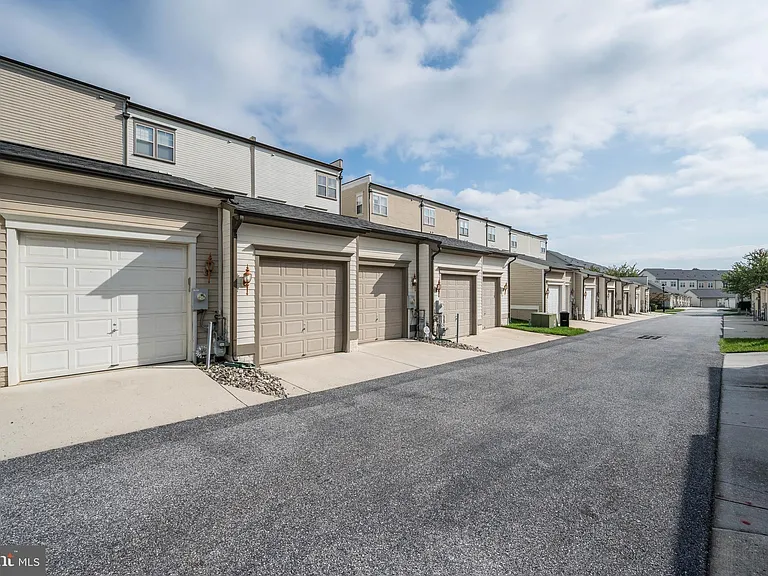 7822 Tilghman St — Photo 23