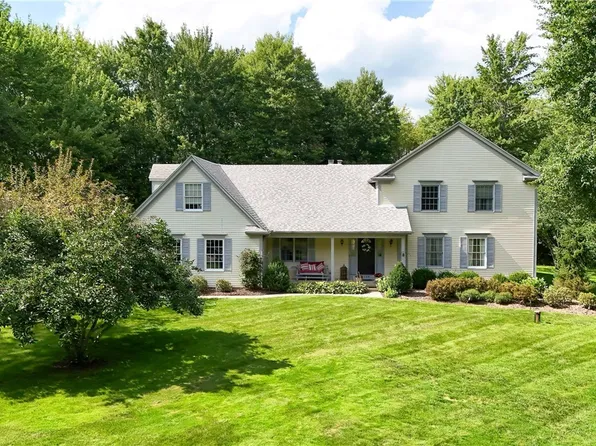 698 Deep Woods Dr, Aurora, OH 44202