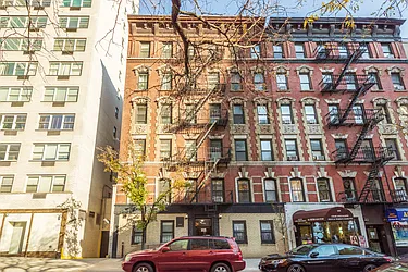 305 East 75th Street in Lenox Hill