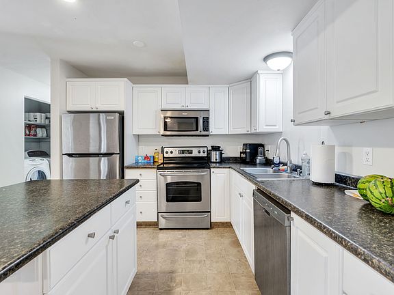 4th image of 1676 N Hickory Ln