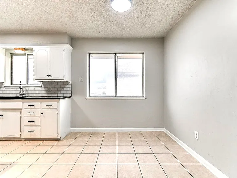 923 SW 3rd St — Photo 13