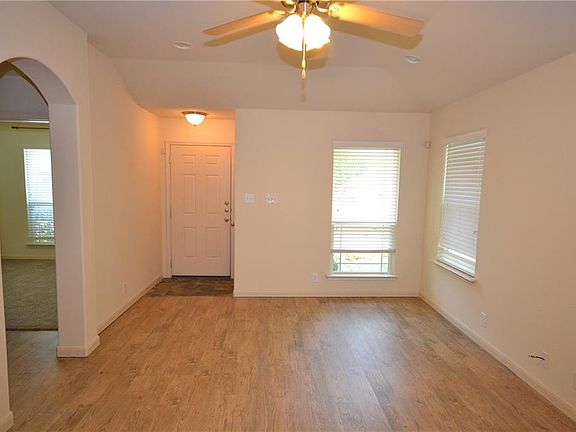 5th image of 931 Alamo Plaza Dr