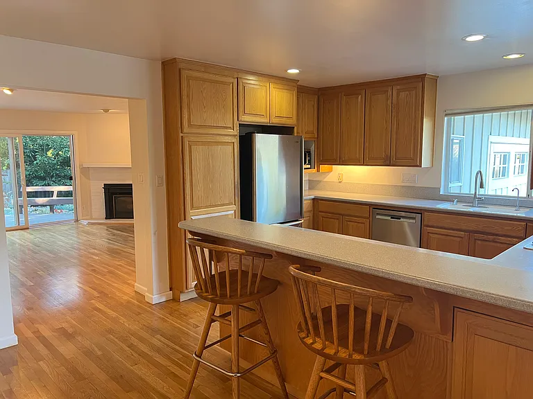 310 Alma Ln — Photo 12