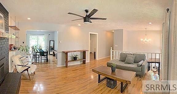 5th image of 2445 Oak Trail Dr