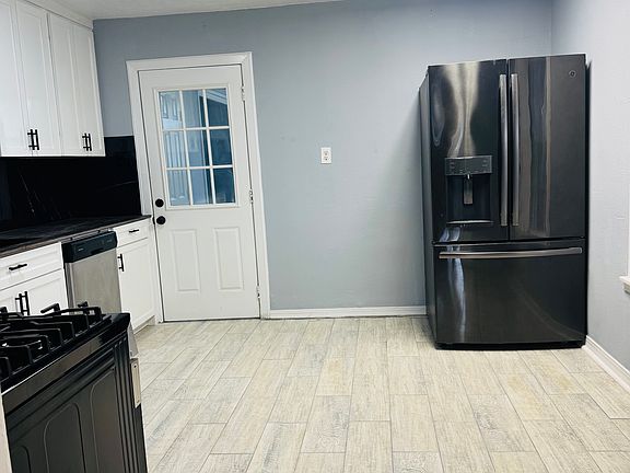 4th image of 7918 Narcissus St