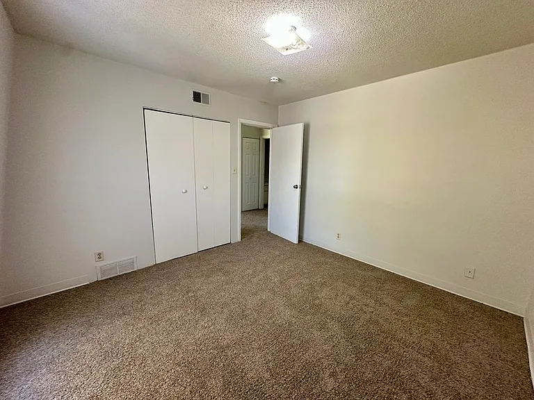 1450 Meadowview Dr #10 — Photo 10