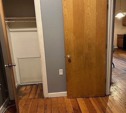 2nd image of 514 N Ashland Ave #1B