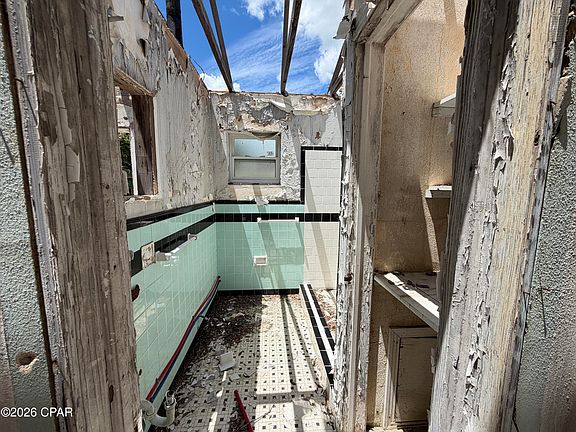 4th image of 1109 Cypress Ave