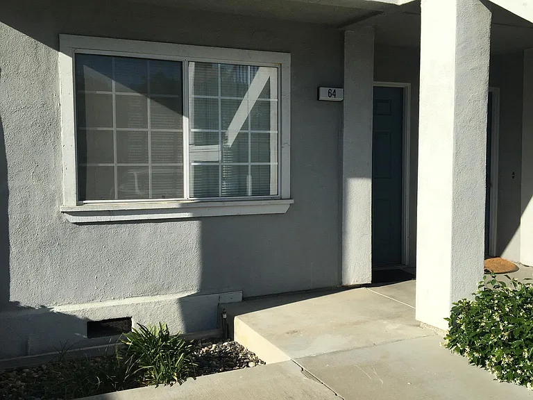 64 Peters Ave — Photo 2