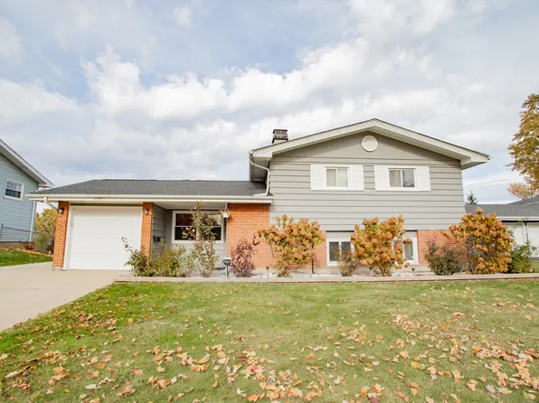 720 Durham Ln, Hoffman Estates, IL 60169
