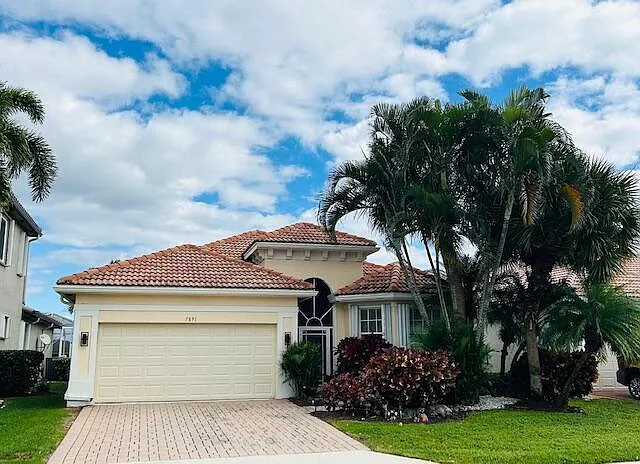 3 bed, 2.0 bath, 2007 sqft, $6,200 — Photo 3