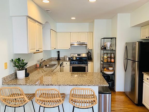 Kitchen (angle 1)