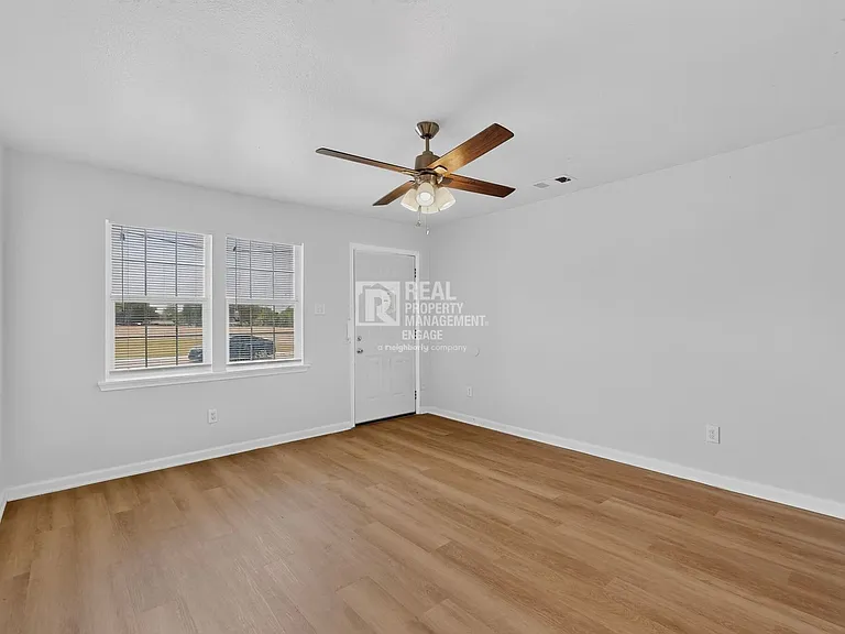 4525 Hunter St — Photo 8