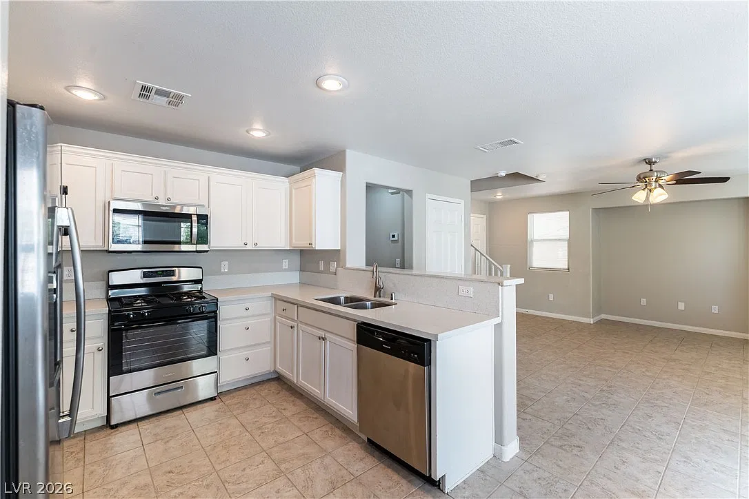 4 bed, 2.5 bath, 1595 sqft, $2,195 — Photo 4