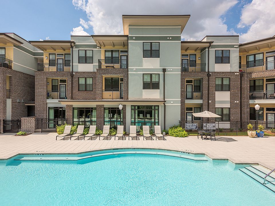Resort-style pool with tanning deck