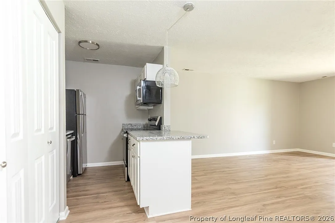 1 bed, 1.0 bath, 639 sqft, $900 — Photo 2