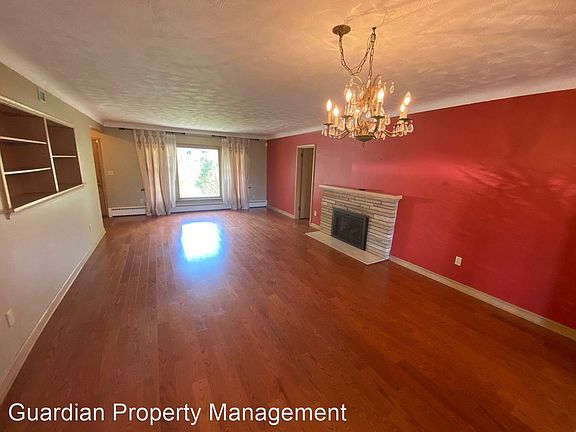 3rd image of 1942 Kenwood Dr E