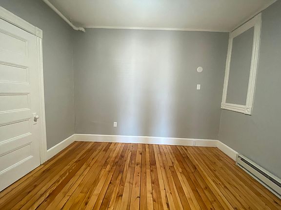 Large and bright bedroom (1 of 2)