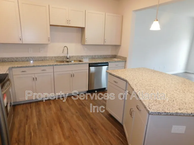 523 Ryan Ct — Photo 7