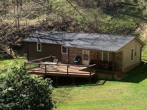 3rd image of 1042 Highlands Pkwy