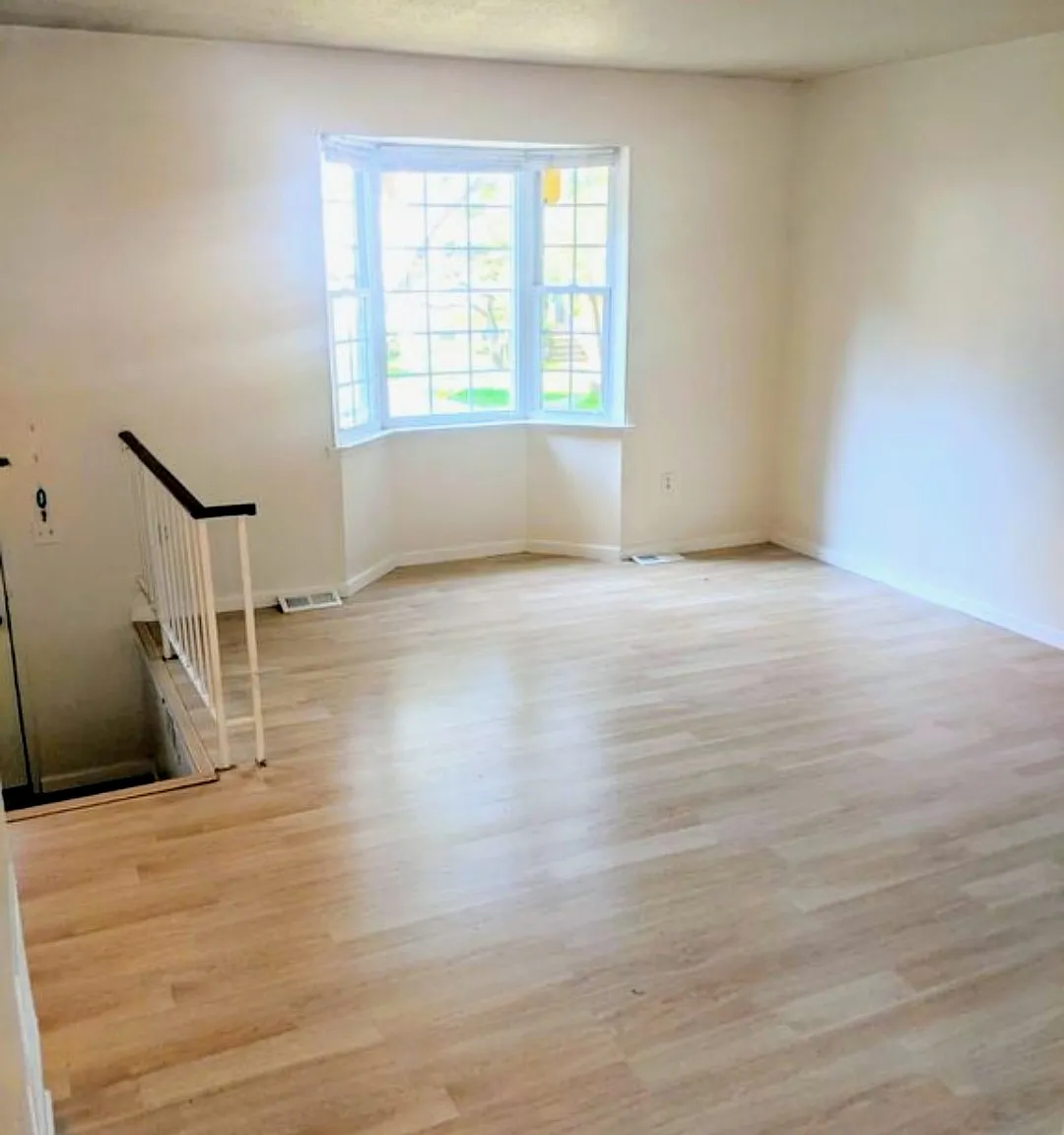 3 bed, 1850 sqft, $3,100 — Photo 2