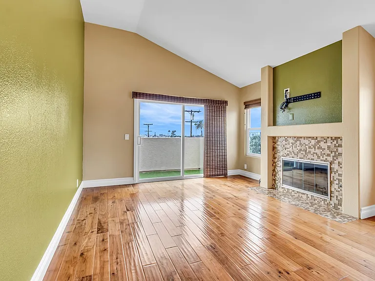 1551 Fortuna Ave — Photo 3